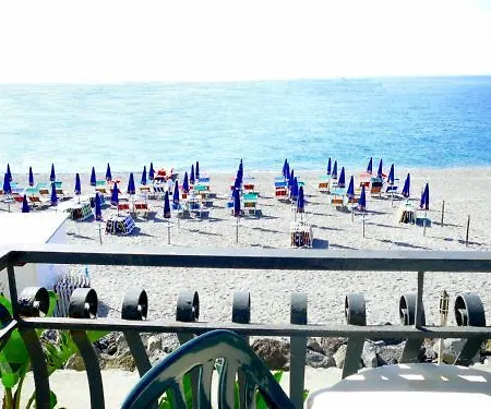 Baia Degli Dei Apartmán Giardini Naxos
